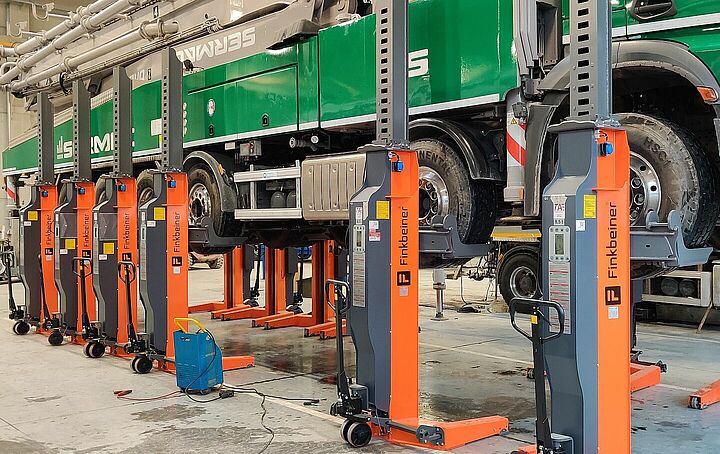 Pont élévateur mobile sans fil avec un camion pompe béton
